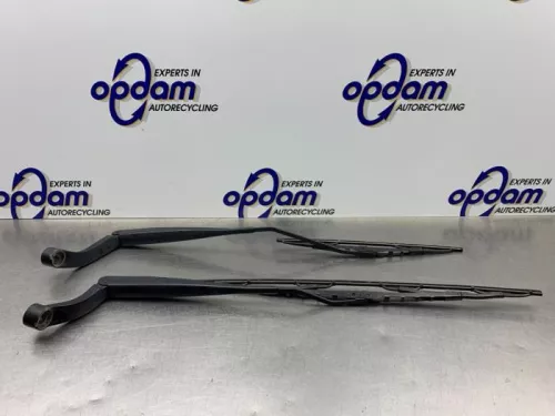 Ruitenwisserarm voor-8228945