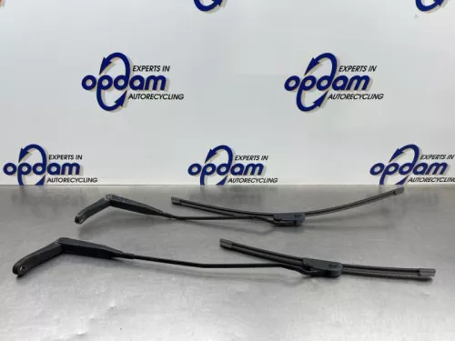 Ruitenwisserarm voor-8271591