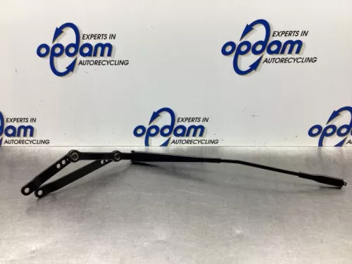 Ruitenwisserarm voor-