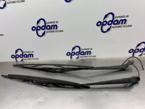 Ruitenwisserarm voor-8347438