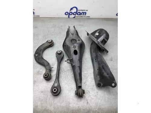 Draagarm links-achter-8251609