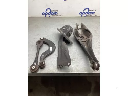 Draagarm links-achter-8240960