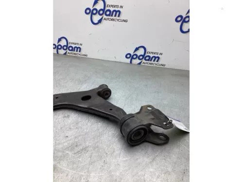 Draagarm onder links-voor-8068977