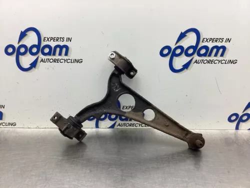 Draagarm onder rechts-voor-8131352