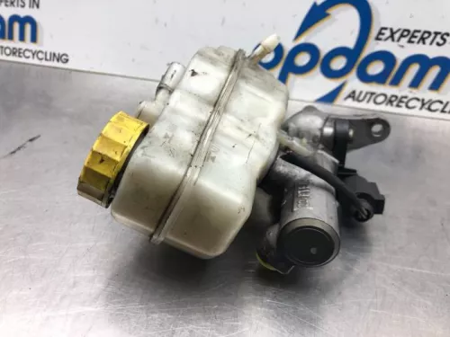 Hoofdremcilinder-7581076