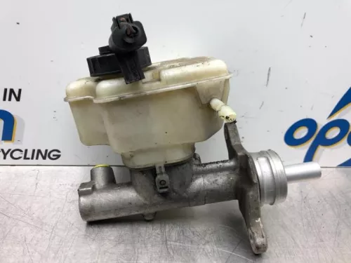 Hoofdremcilinder-7577160